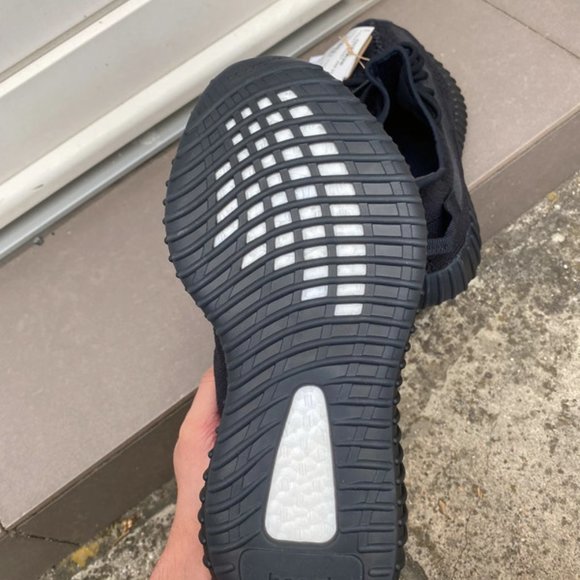 Yeezy 350 v2 onyx